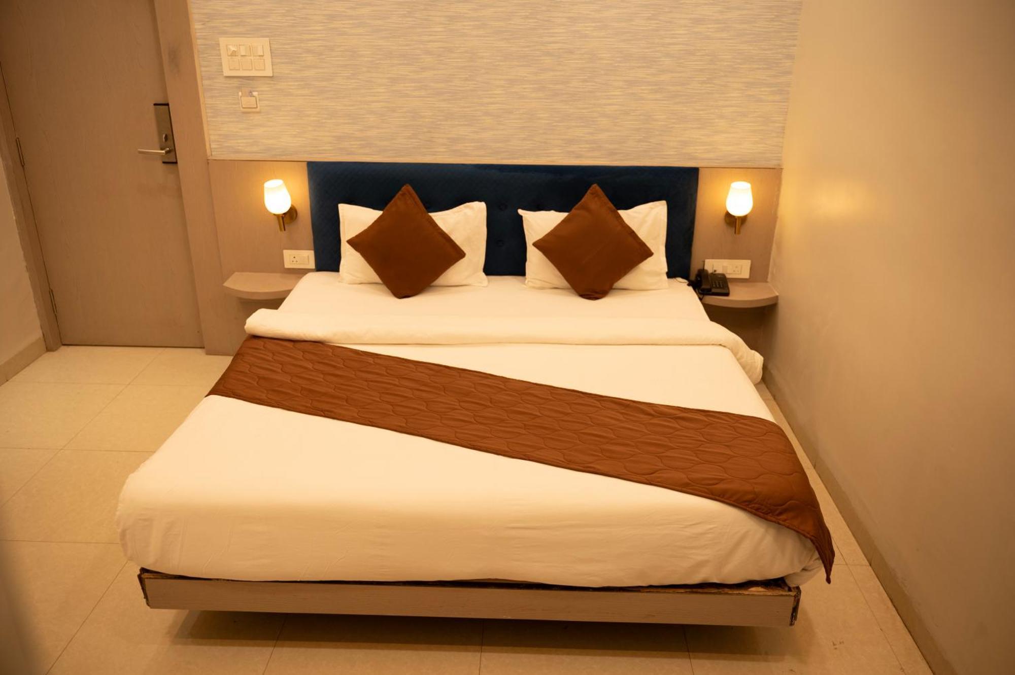 Hotel Manaal Akolia Ngoại thất bức ảnh
