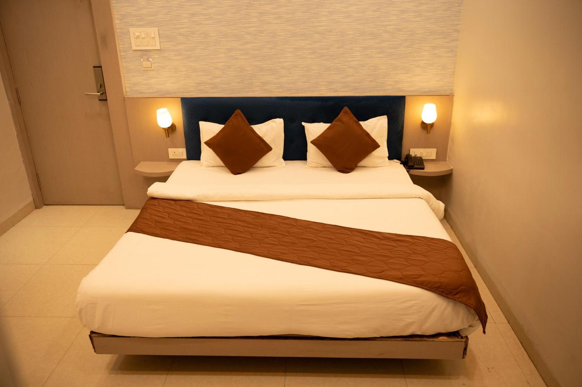 Hotel Manaal Akolia Ngoại thất bức ảnh